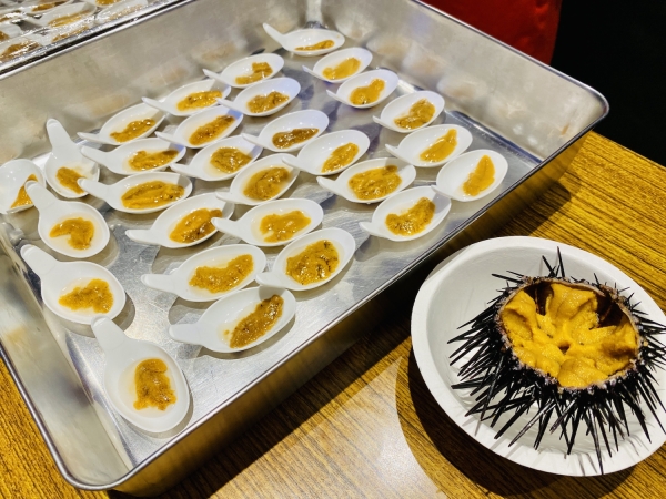 養殖ウニの試食